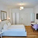 Madar Cafe Restaurant Zum Fuersten Penzion Melk