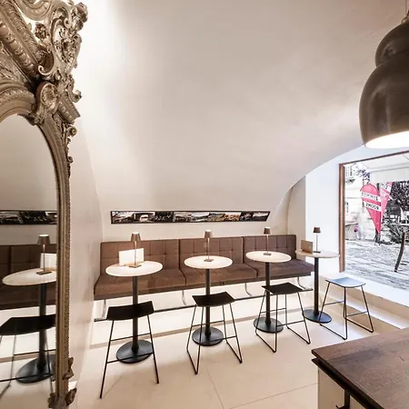 Madar Cafe Restaurant Zum Fuersten