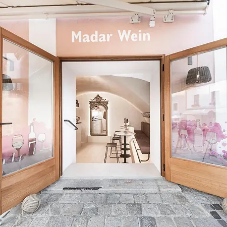 Madar Cafe Restaurant Zum Fuersten Мини-отель 2*