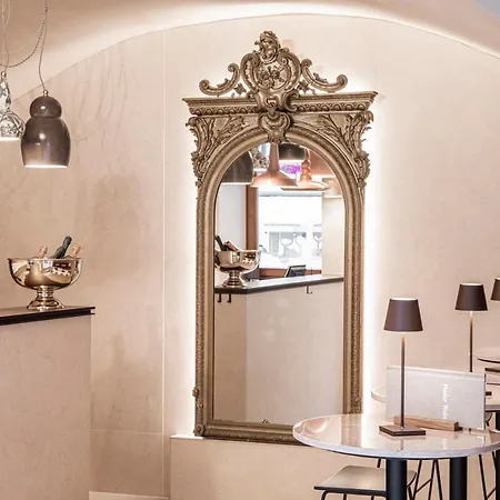 Madar Cafe Restaurant Zum Fuersten Värdshus