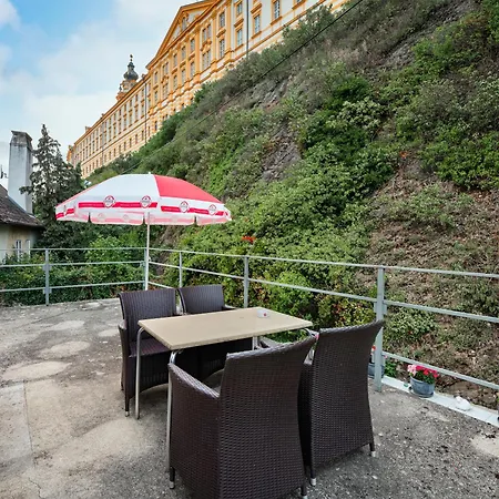 Madar Cafe Restaurant Zum Fuersten 2*