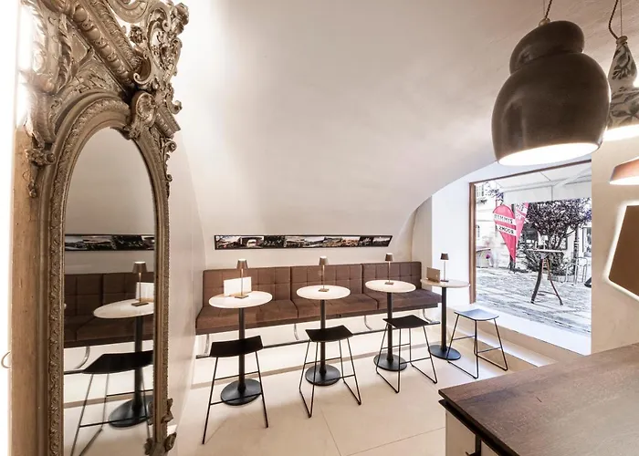 Madar Cafe Restaurant Zum Fuersten