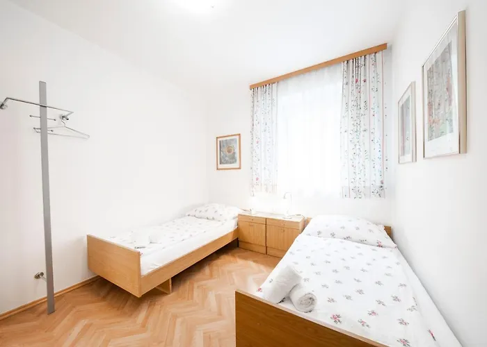 Herberg Madar Cafe Restaurant Zum Fuersten 2*