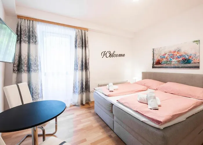 Madar Cafe Restaurant Zum Fuersten Herberg