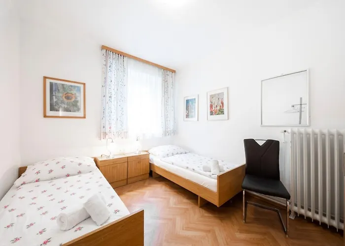 Herberg Madar Cafe Restaurant Zum Fuersten