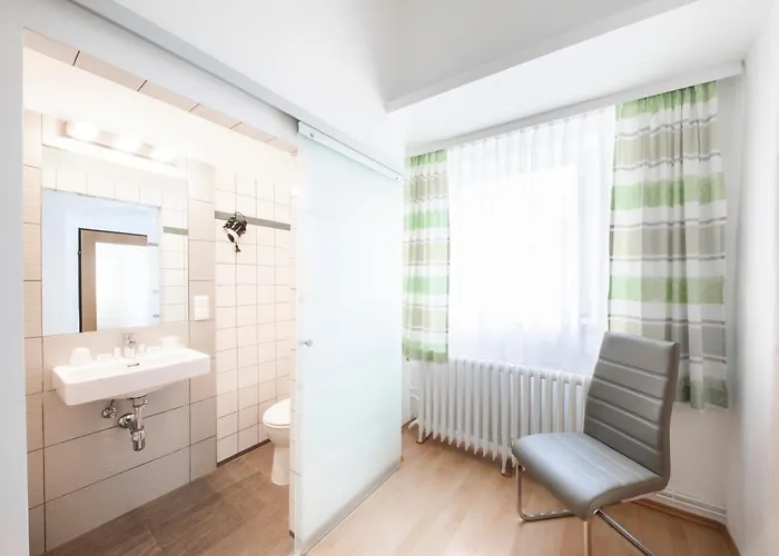 Madar Cafe Restaurant Zum Fuersten 2*