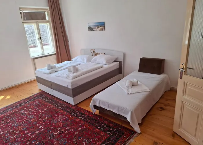 Herberg Madar Cafe Restaurant Zum Fuersten