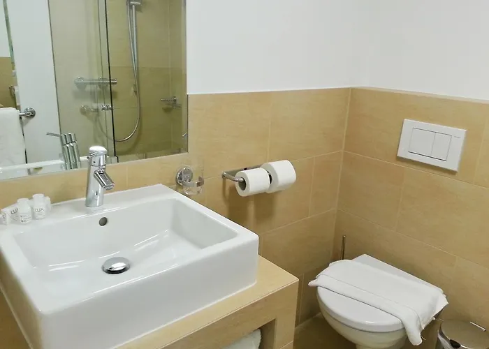 Madar Cafe Restaurant Zum Fuersten 2*