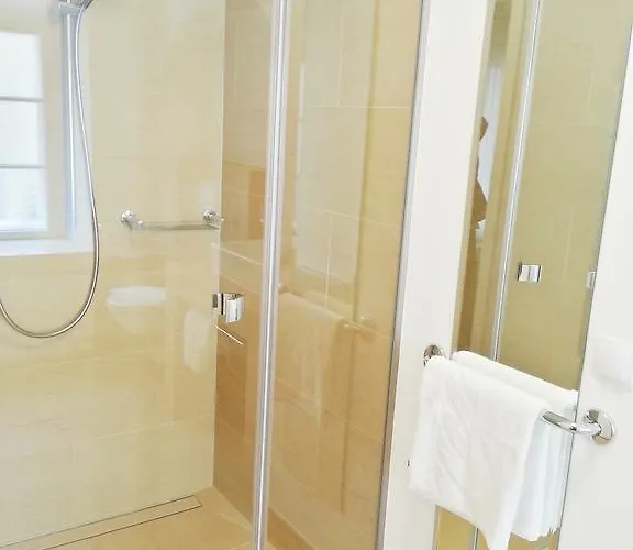 Madar Cafe Restaurant Zum Fuersten Herberg