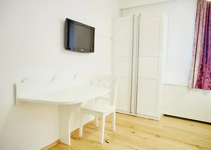 Madar Cafe Restaurant Zum Fuersten 2*