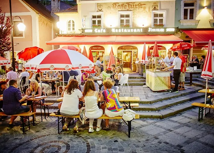 Madar Cafe Restaurant Zum Fuersten