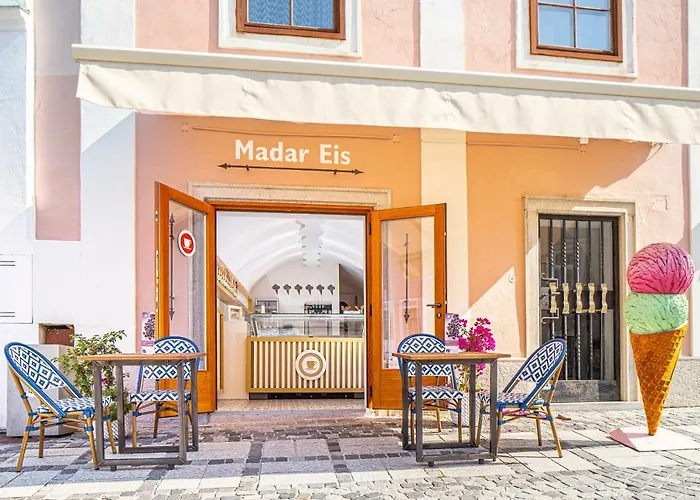 Herberg Madar Cafe Restaurant Zum Fuersten